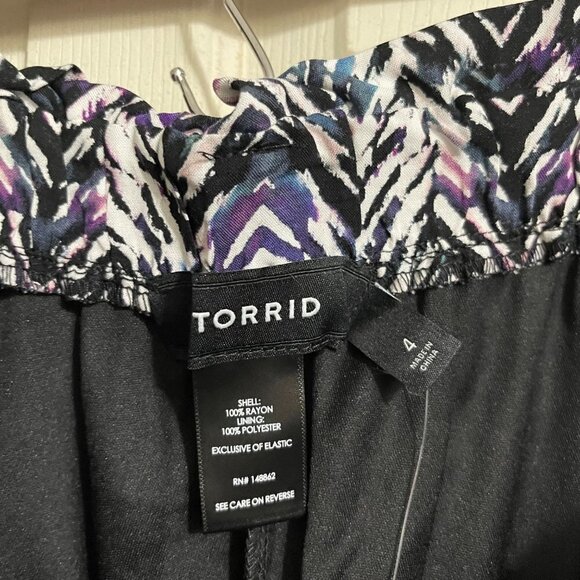 Torrid Womens NWT Challis Chevron Black & White Pockets Paperbag Shorts 4X - Picture 3 of 9